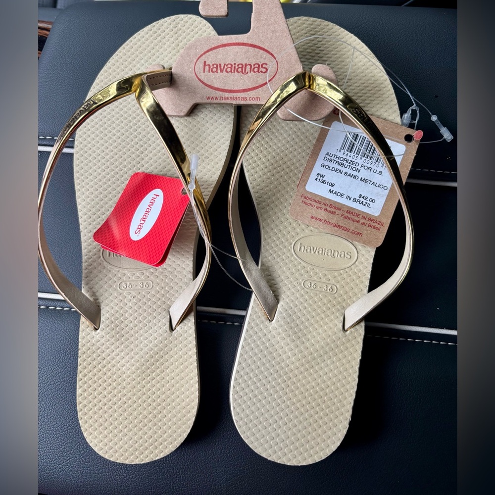 NWT Havaianas Flip-Flops! Size 6 Women